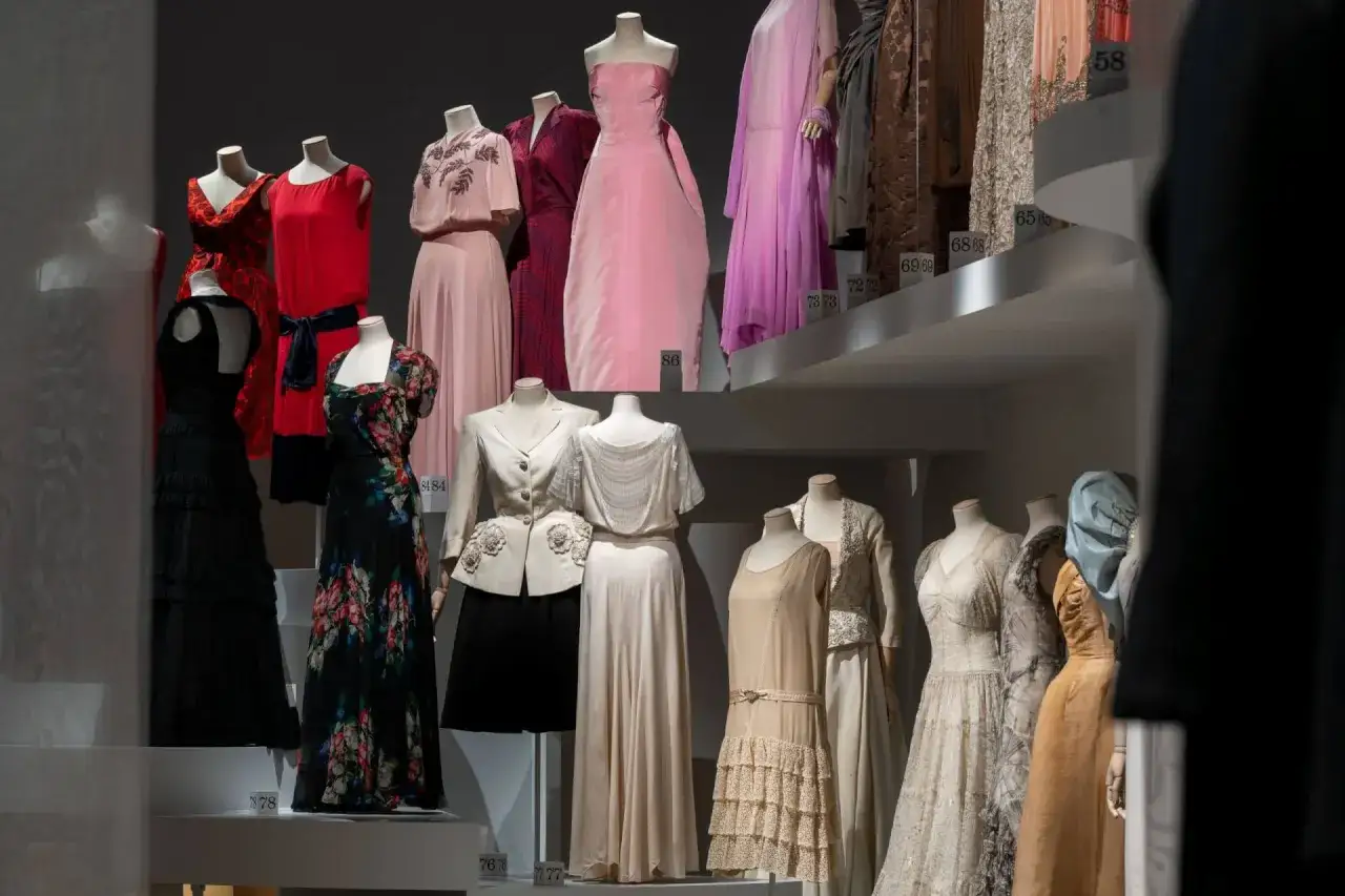 Modevisning på Nordiska museet,
