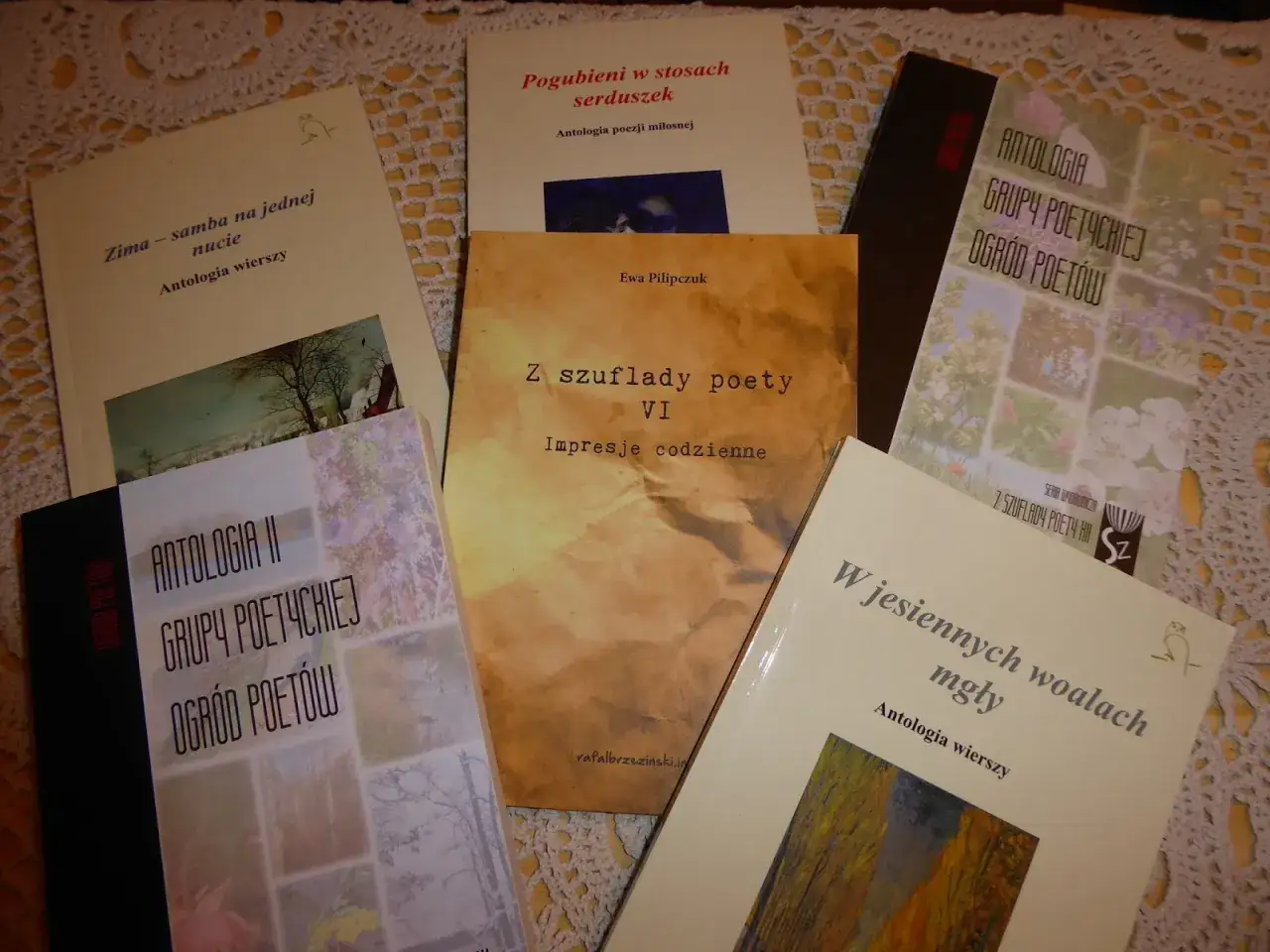 Książki z wierszami Ewy Pilipczuk i antologie poezji, w tym