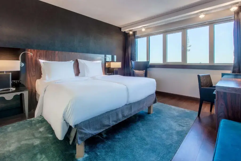 Radisson Blu Hamburg Zimmer mit Stadtblick