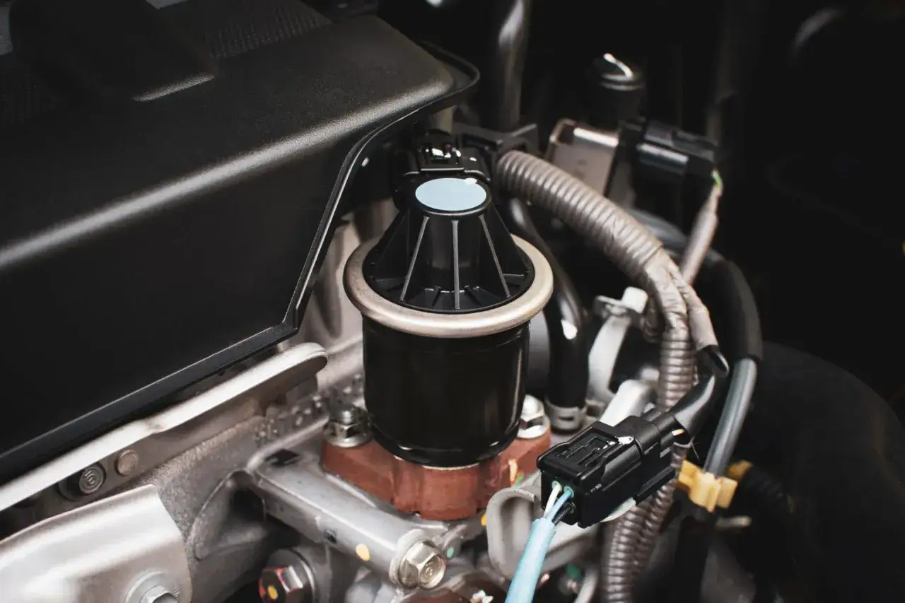 Componente del motor de coche de gasolina que podría causar tirones a bajas revoluciones.