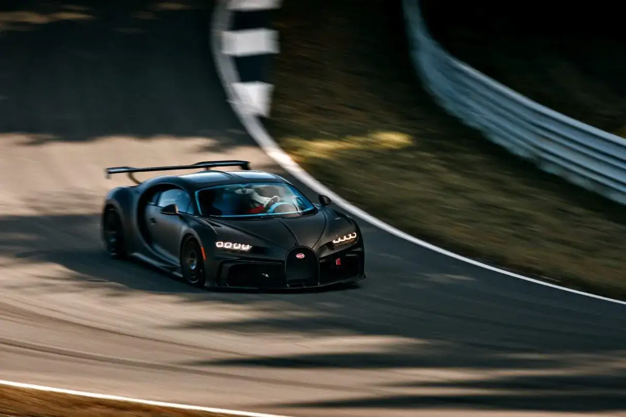 Bugatti Divo na torze