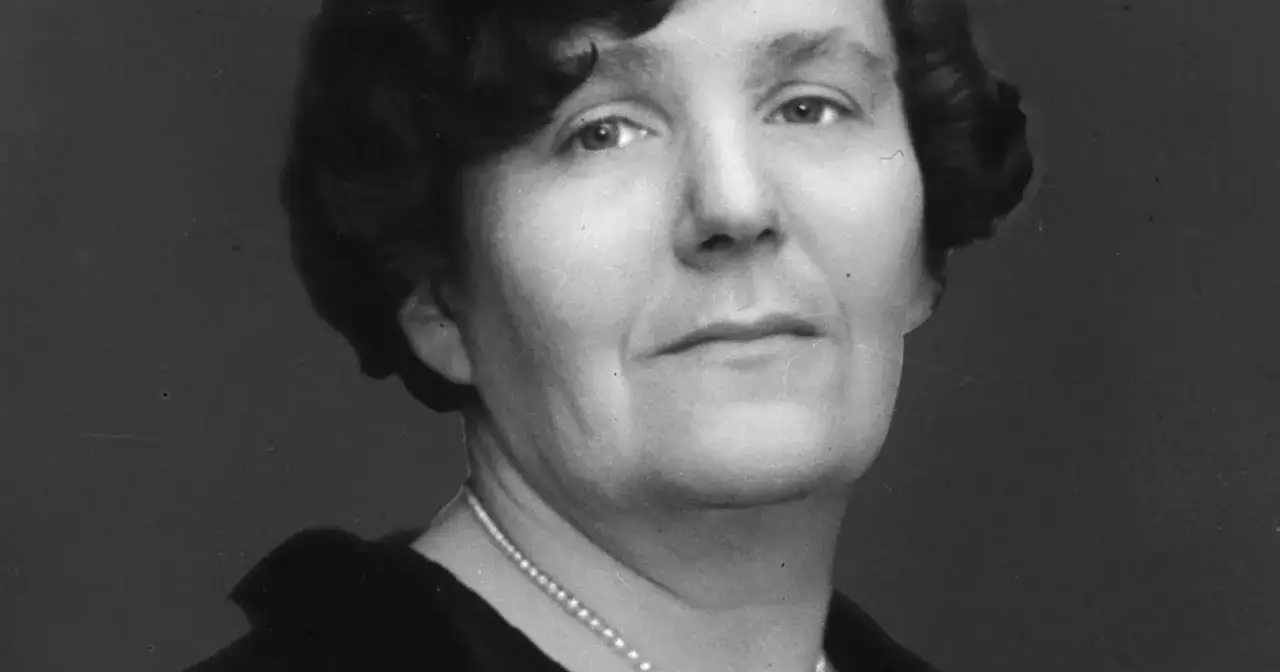 Portret Zofii Nałkowskiej, autorki wszystkich powieści, które poruszają trudne tematy społeczne i psychologiczne.