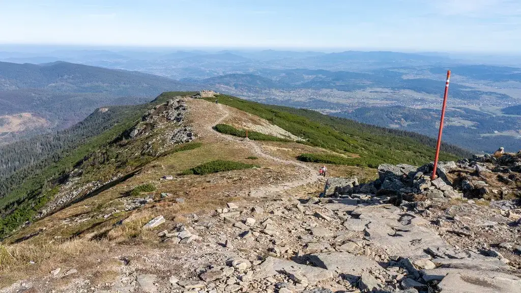 Babia Góra widok na szczyt szlakiem