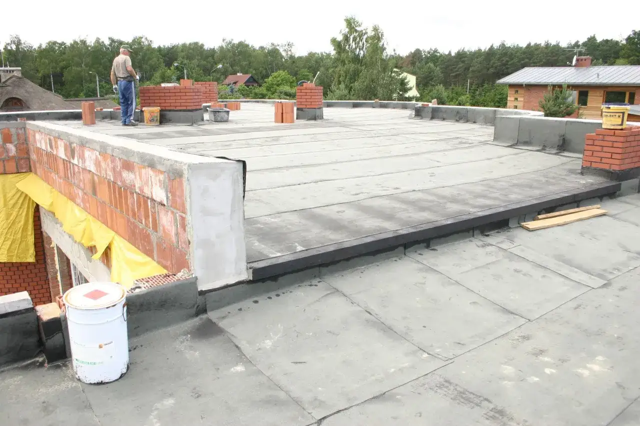 błędy wykonawcze hydroizolacji dachu płaskiego