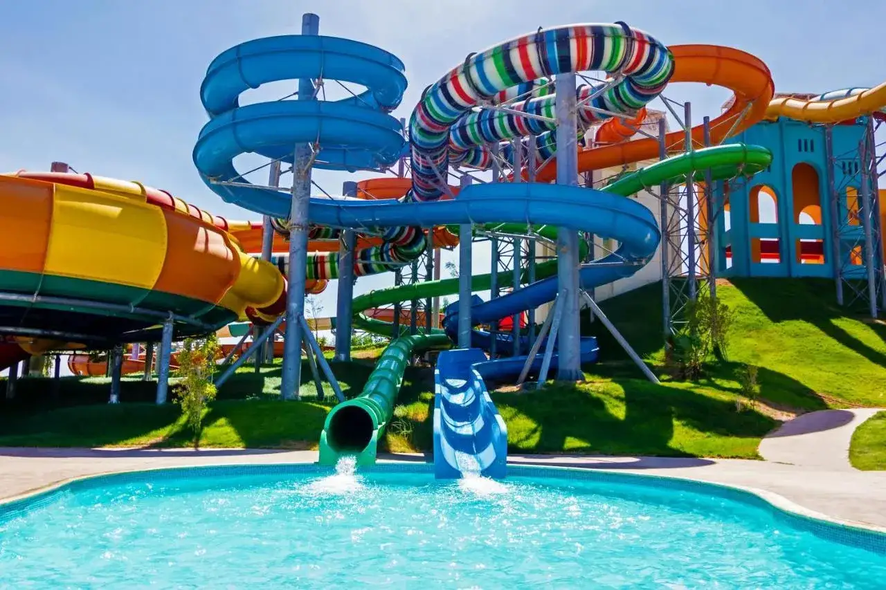 rodzinne wakacje z dziećmi, hotele z aquaparkami, bezpieczne plaże dla dzieci