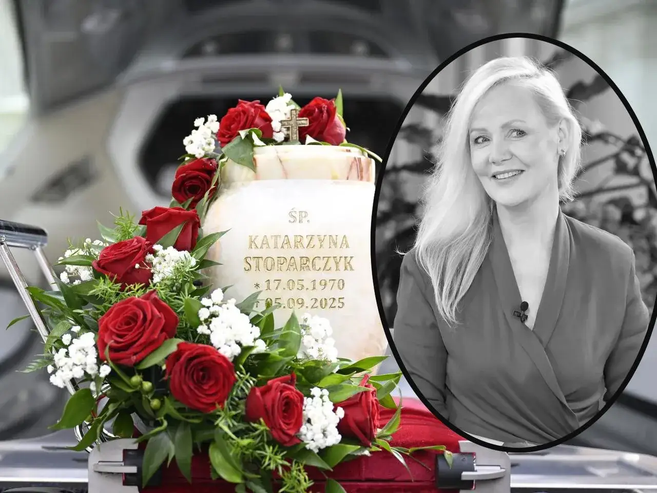 Katarzyna Stoparczyk mąż. Uroczystość pożegnania z bliskimi. Wieniec z czerwonych róż i zdjęcie uśmiechniętej Katarzyny.