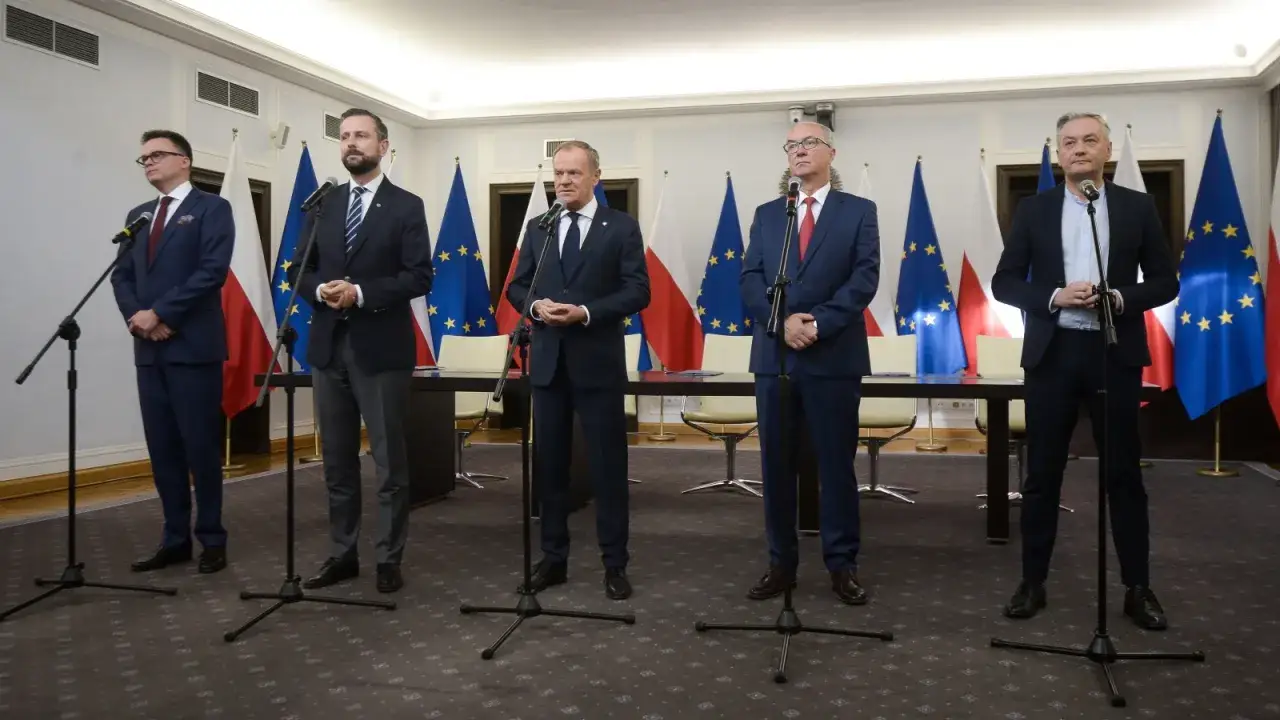 Donald Tusk z liderami mniejszych partii koalicyjnych. Prawda o tajnych negocjacjach.