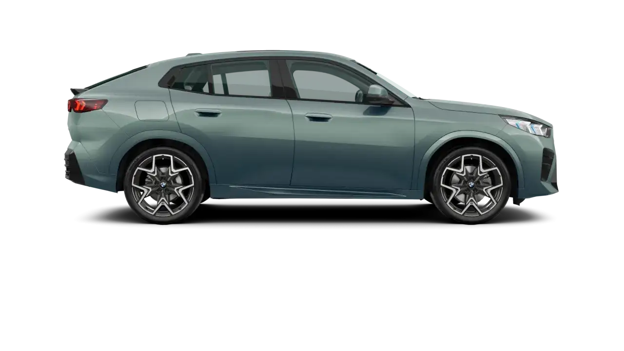 Eleganckie, zielone BMW iX2 z dynamiczną linią nadwozia i stylowymi felgami, gotowe na miejskie wyzwania.