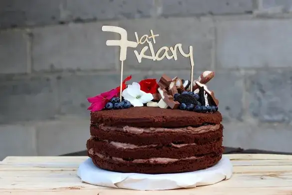 personalizowany topper na tort urodzinowy