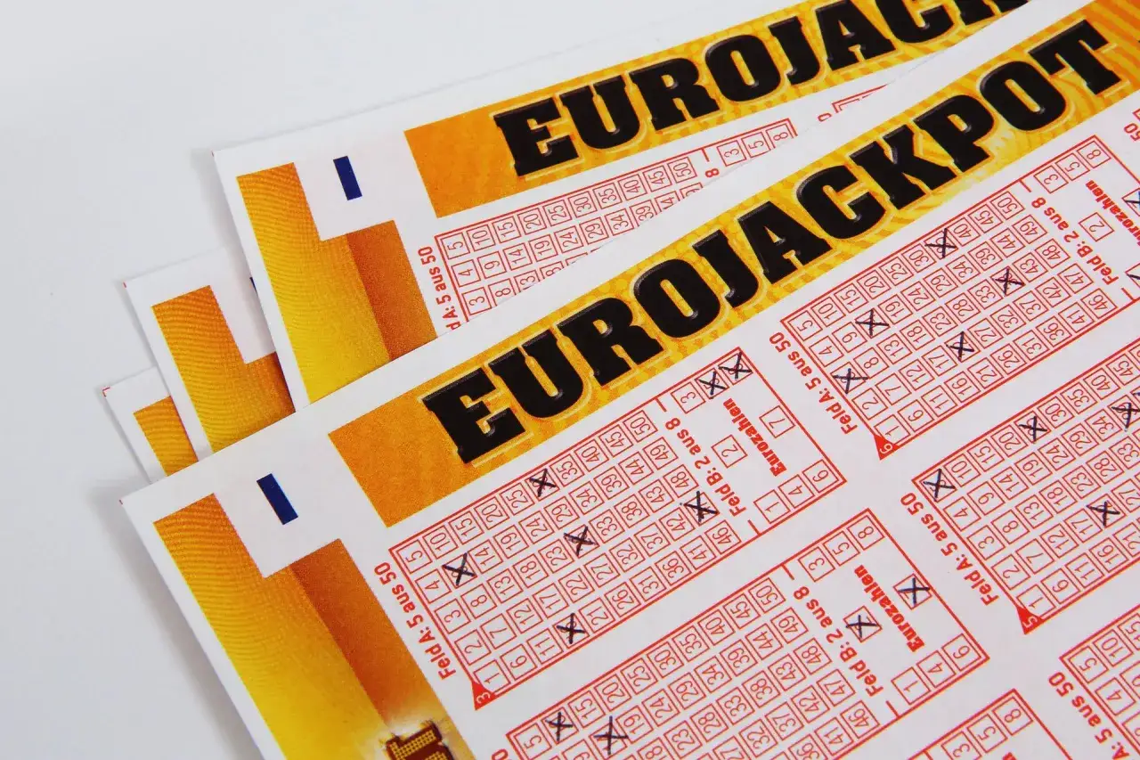Kupony Eurojackpot z zaznaczonymi polami. Czy to klucz do tego, dlaczego Niemcy wygrywają w Eurojackpot?