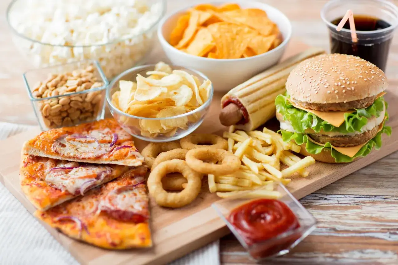 różne rodzaje fast foodów pizza burger kebab