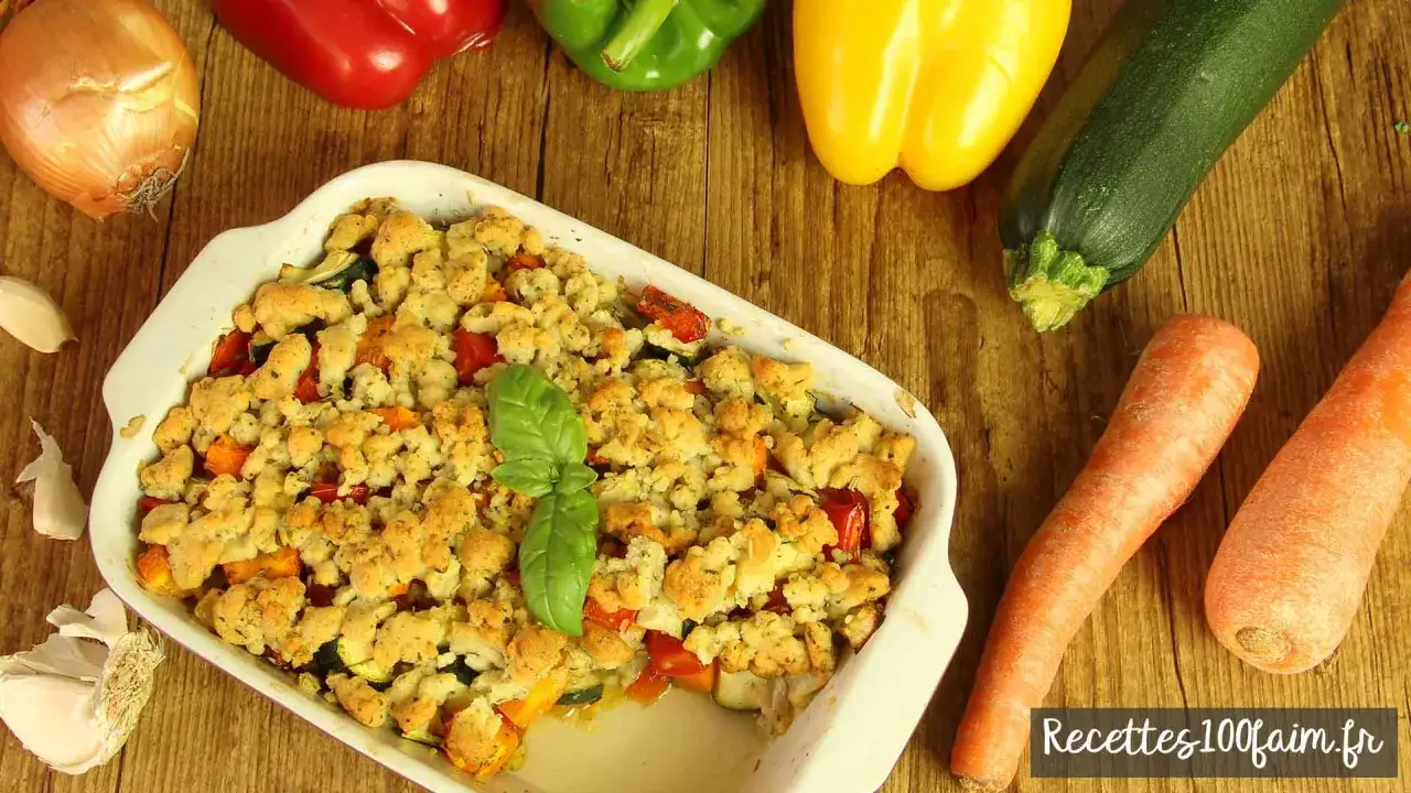 Délicieux gratin de légumes avec une pâte crumble salé au parmesan. Une recette facile et savoureuse pour un repas complet.