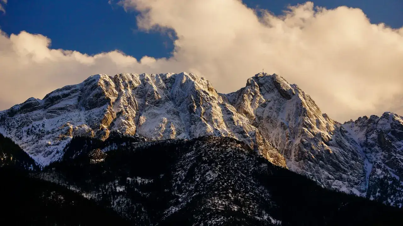 Giewont symbol Tatr widok z Zakopanego