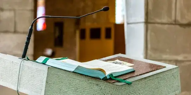 Zdjęcie Jak czytać czytanie w kościele i unikać najczęstszych błędów