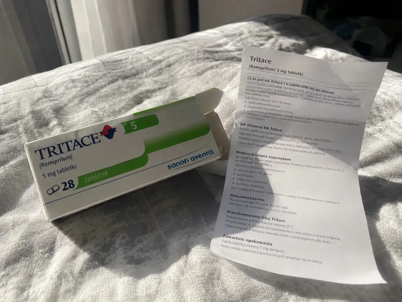 Opakowanie leku Tritace (Ramiprilum) 5 mg, zawierające 28 tabletek. Ulotka informuje o zastosowaniu leku w leczeniu nadciśnienia.