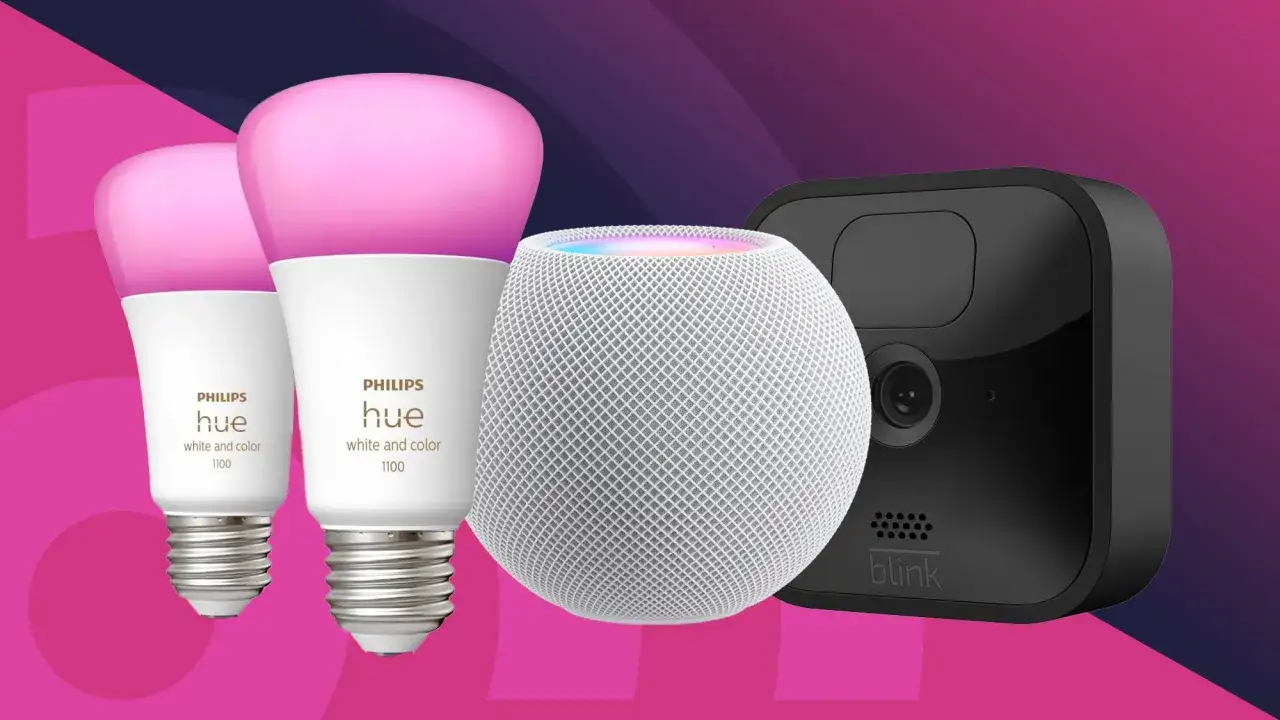 Dos bombillas Philips Hue, un altavoz inteligente y una cámara de seguridad Blink, elementos clave para un hogar domótico moderno.