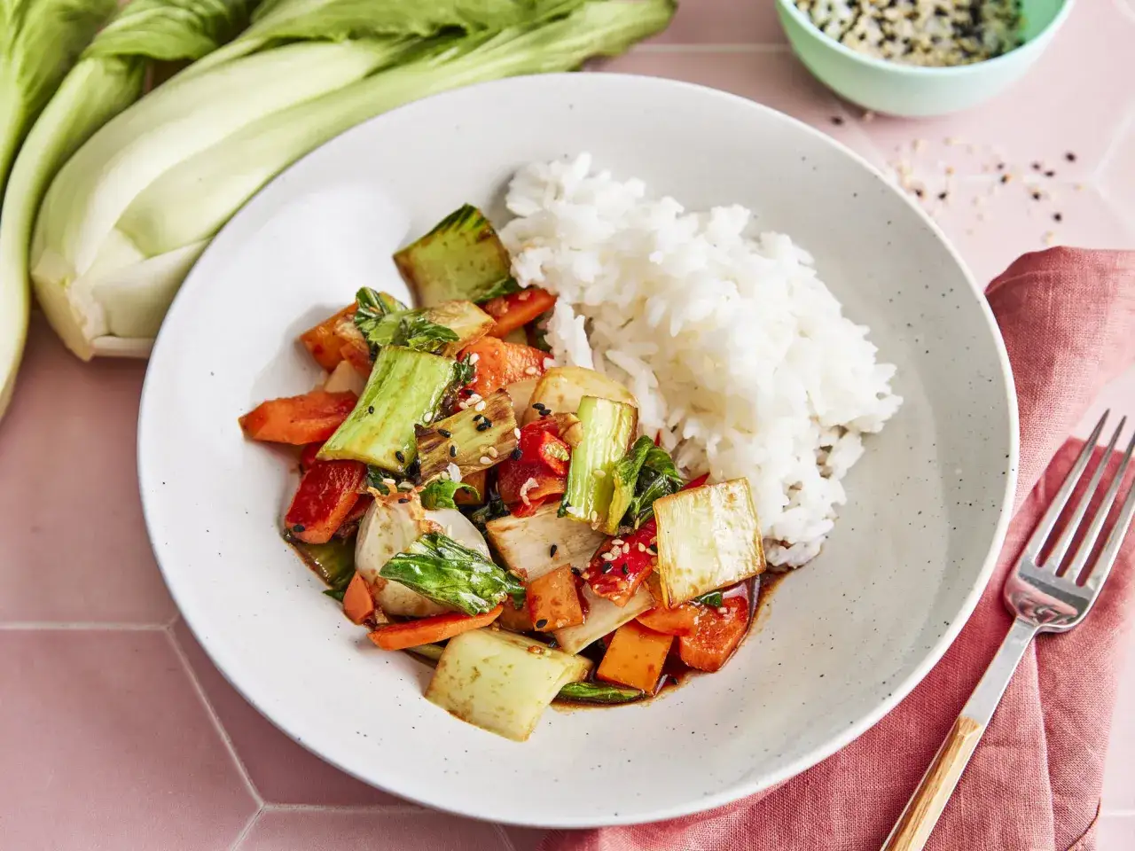 Ein k&ouml;stliches Hauptgericht mit Pak Choi, Karotten und Reis. Perfekt f&uuml;r gesunde Pak Choi Rezepte.