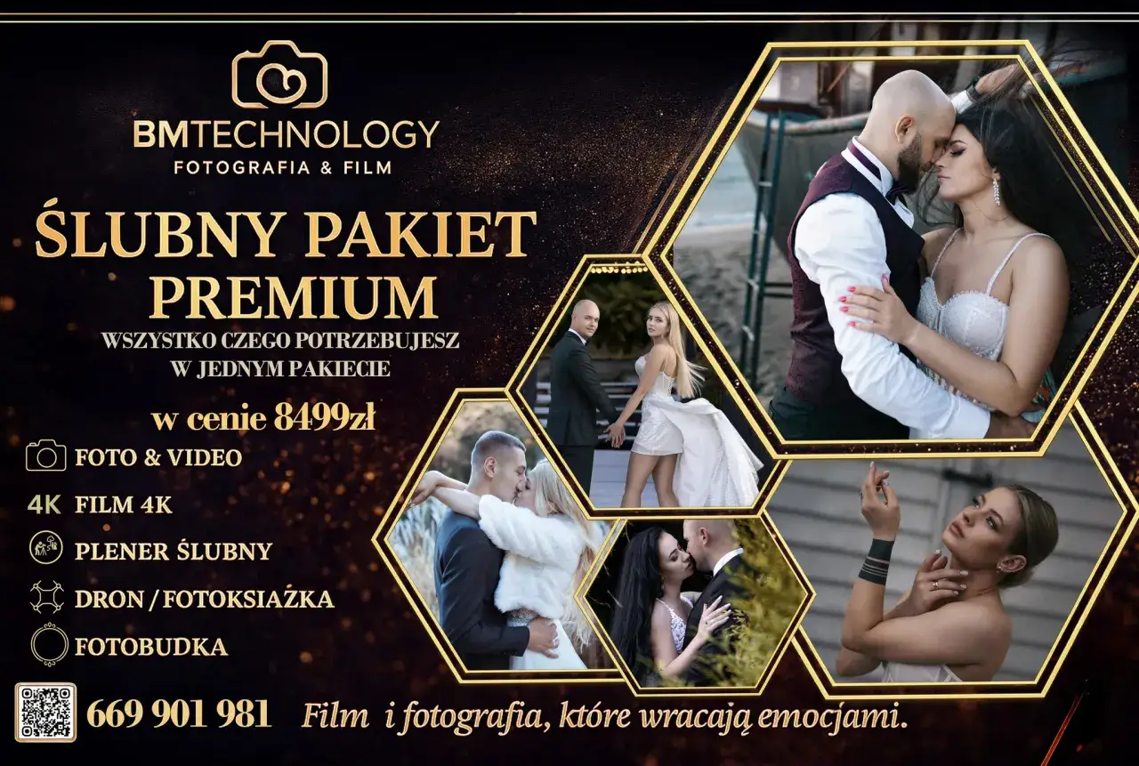 Para młoda oglądająca zdjęcia ślubne na tablecie