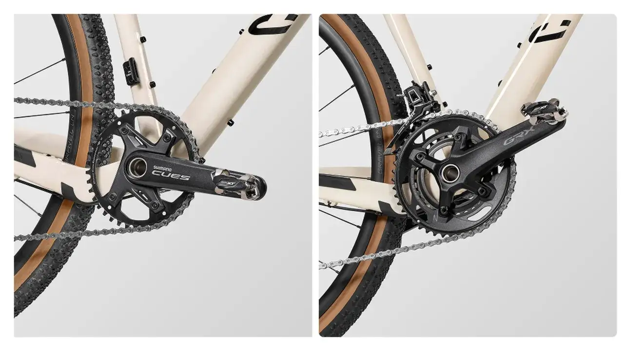 Dwa zbliżenia napędu roweru gravelowego. Po lewej korba Shimano CUES, po prawej Shimano GRX.