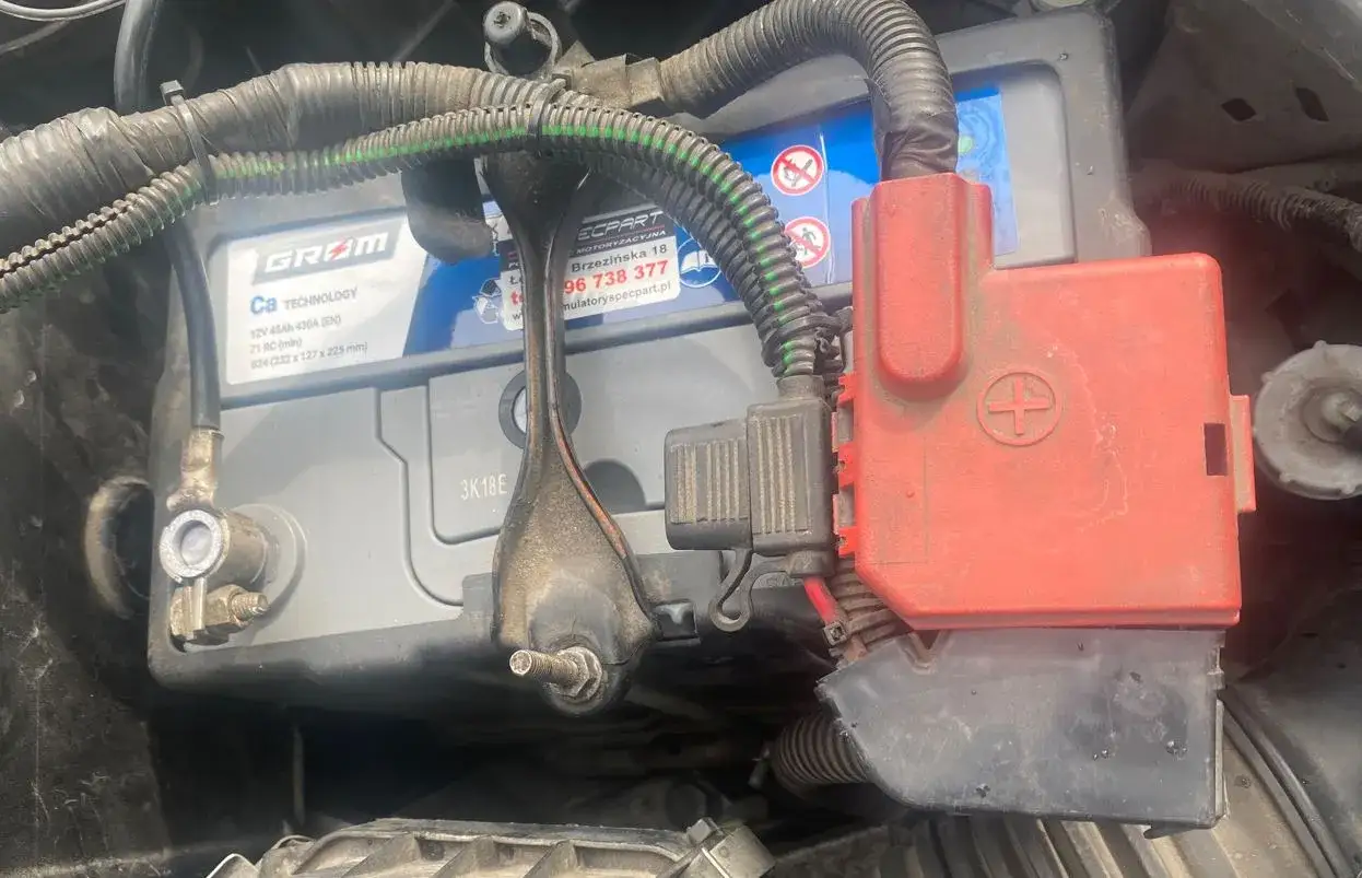 Akumulator do Honda Civic VIII 1.8 benzyna, model GRaM 12V 45Ah 430A (EN).