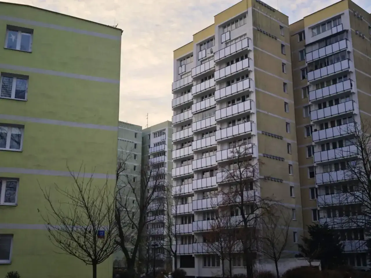 Bloki mieszkalne z balkonami, na których mogą być zamontowane czy podzielniki ciepła są obowiązkowe.