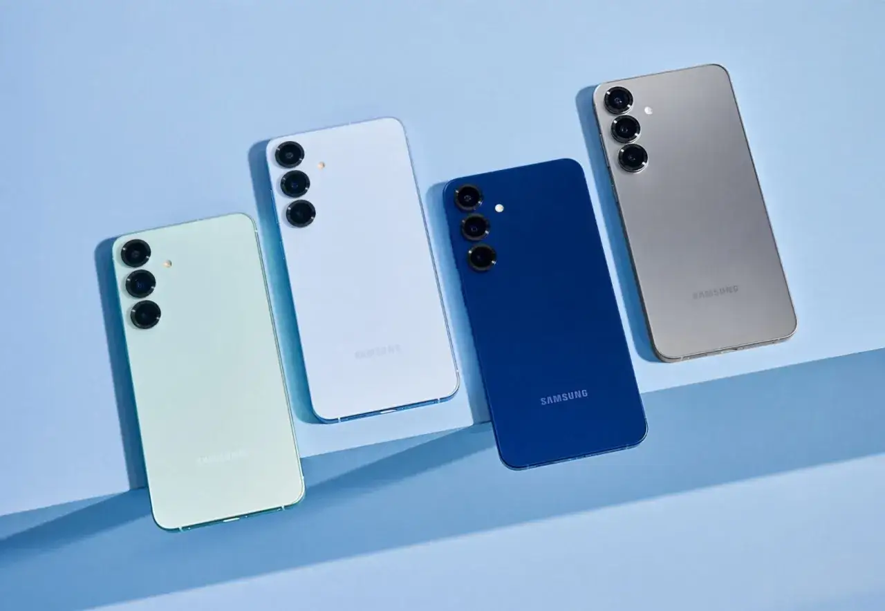 Cztery telefony Samsung w r&oacute;żnych kolorach. Zastanawiasz się, co to jest sztuczna inteligencja w telefonie? To ona sprawia, że zdjęcia są tak dobre!