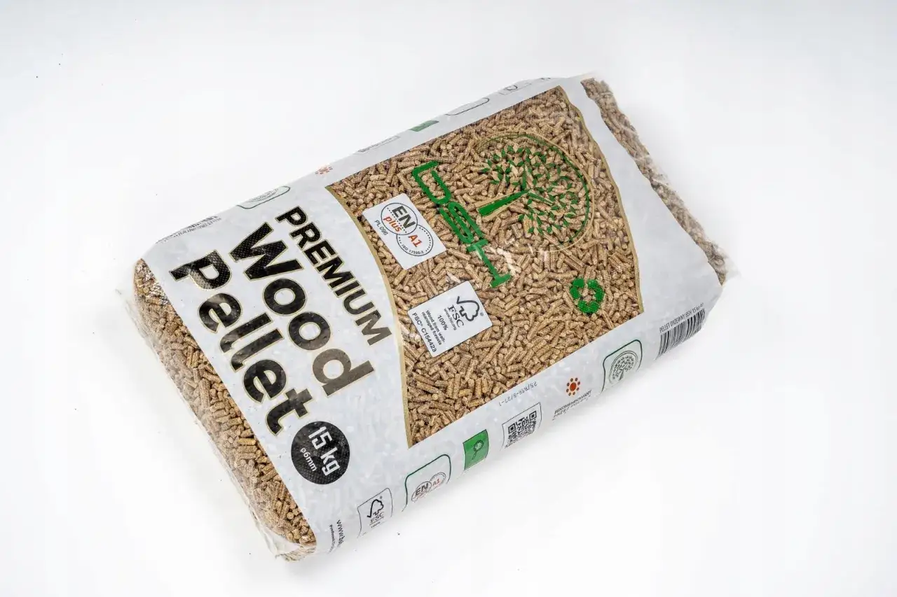 Opakowanie premium wood pellet 15 kg. Zastanawiasz się, ile kosztuje tona pelletu? Ten produkt to ekologiczne paliwo drzewne.
