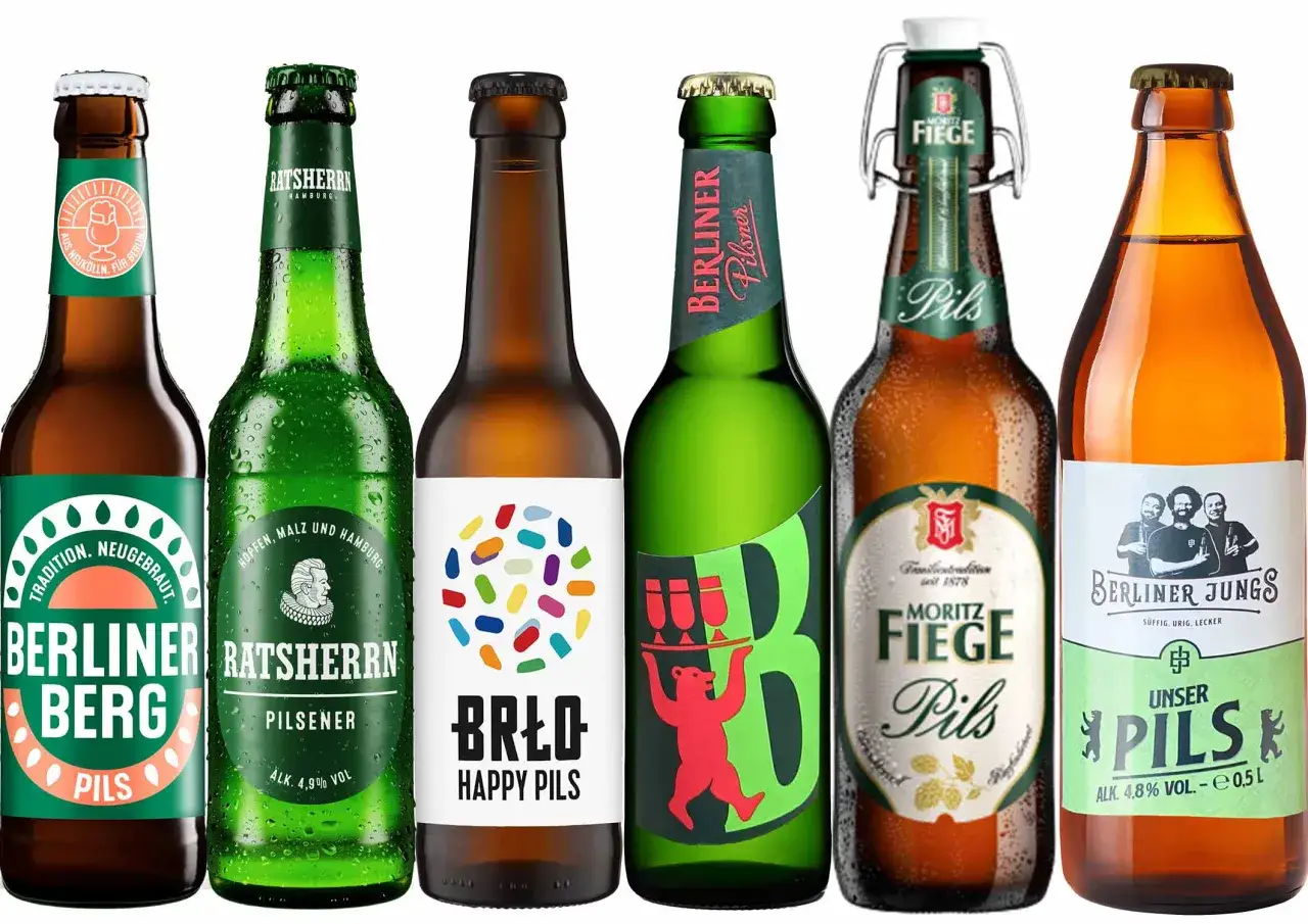 Sechs Flaschen Pils Bier Marken: Berliner Berg, Ratsherrn, Brlo Happy Pils, Berliner Pilsner, Moritz Fiege und Berliner Jungs.