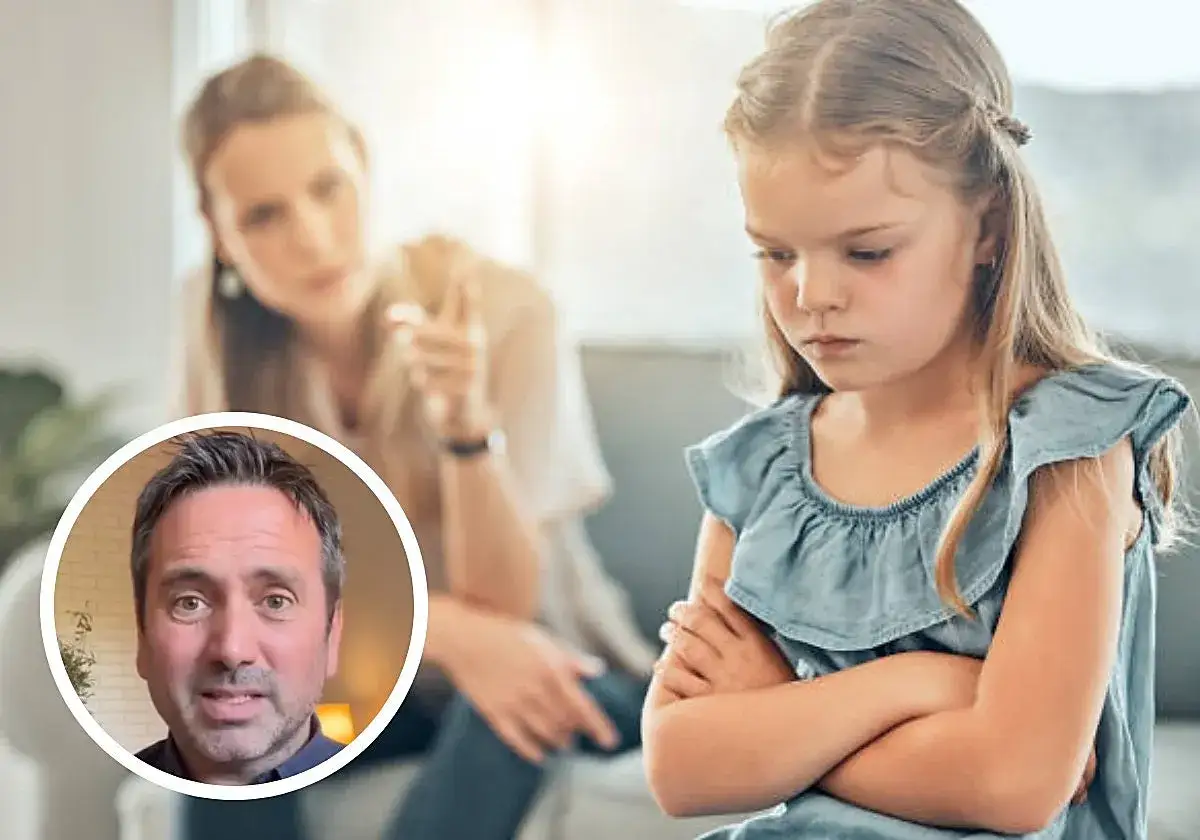 Niña con brazos cruzados, actitud negativista desafiante, mientras una mujer le habla. Un hombre aparece en un círculo.