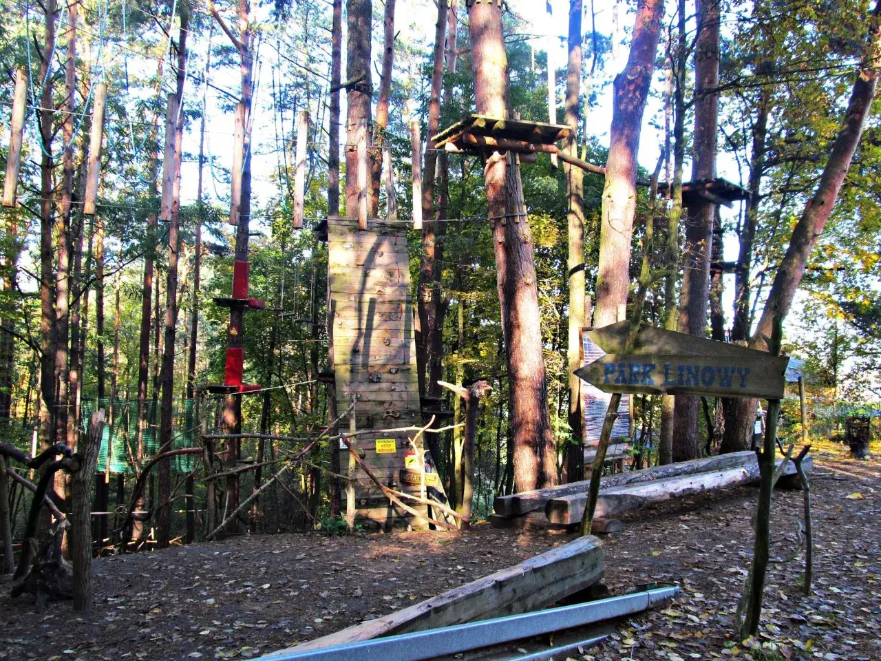 Jezioro Czarne Mrągowo Mrongoville park linowy
