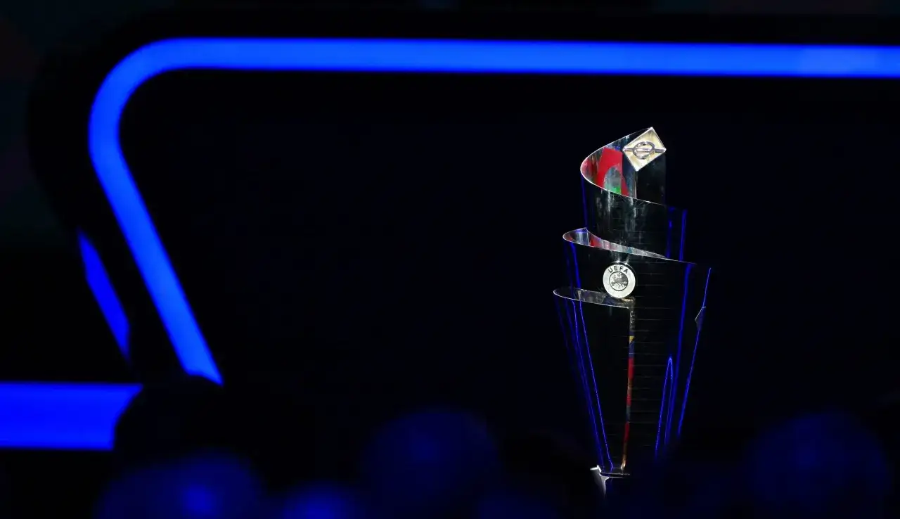 Trofeum Ligi Narodów UEFA, symbol zwycięstwa w rozgrywkach.
