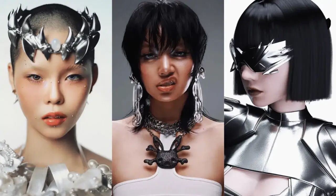 Tres rostros con maquillaje y accesorios futuristas. Una lleva una corona de espinas, otra un collar de conejo y la tercera, un traje metálico y visor. Estilo y3k.