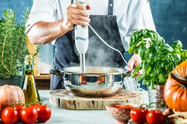 Blender ręczny i kielichowy do zupy