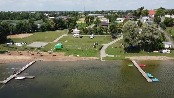 Piaszczysta plaża Jezioro Chrzypsko Wielkie