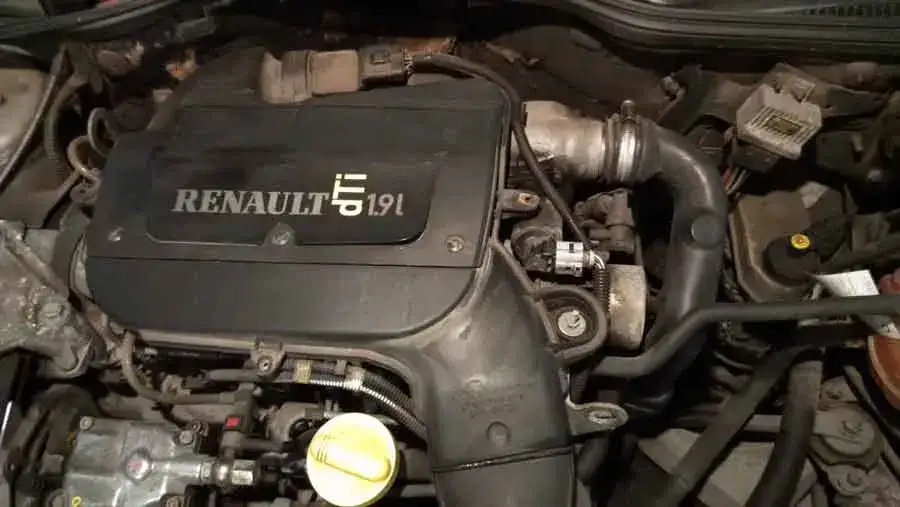 Zdjęcie Gdzie jest zawór EGR w Scenic 1.9 dCi? Odkryj ukryte problemy