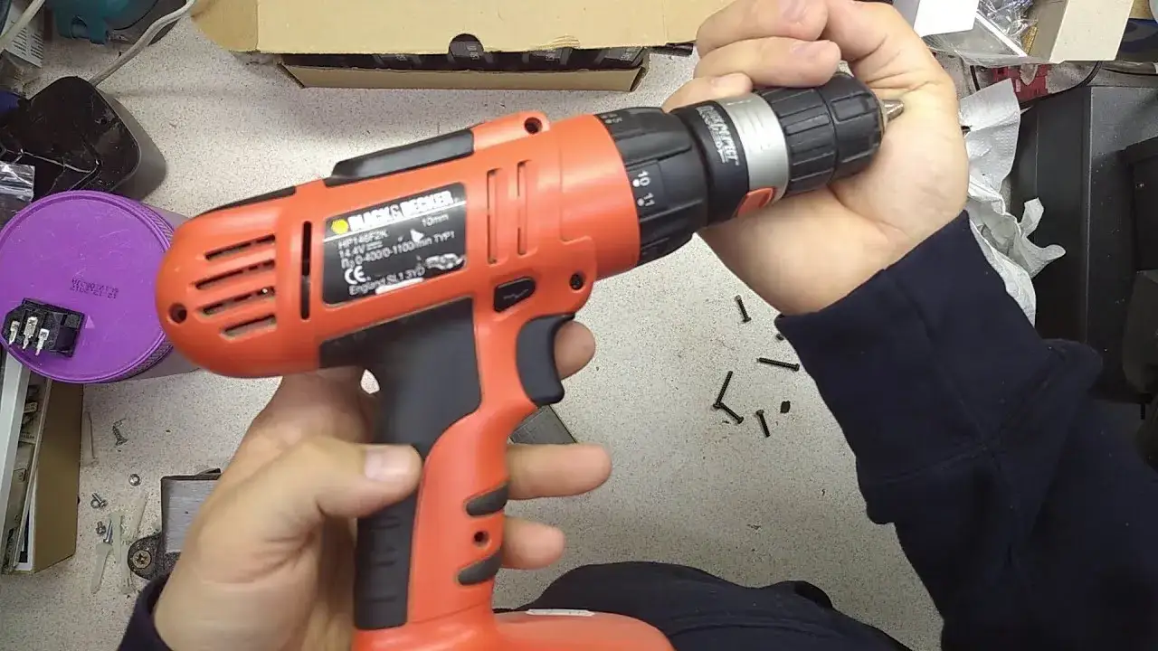 Zdjęcie Jak zdjąć głowicę z wiertarki Black &amp; Decker bez problemów i stresu