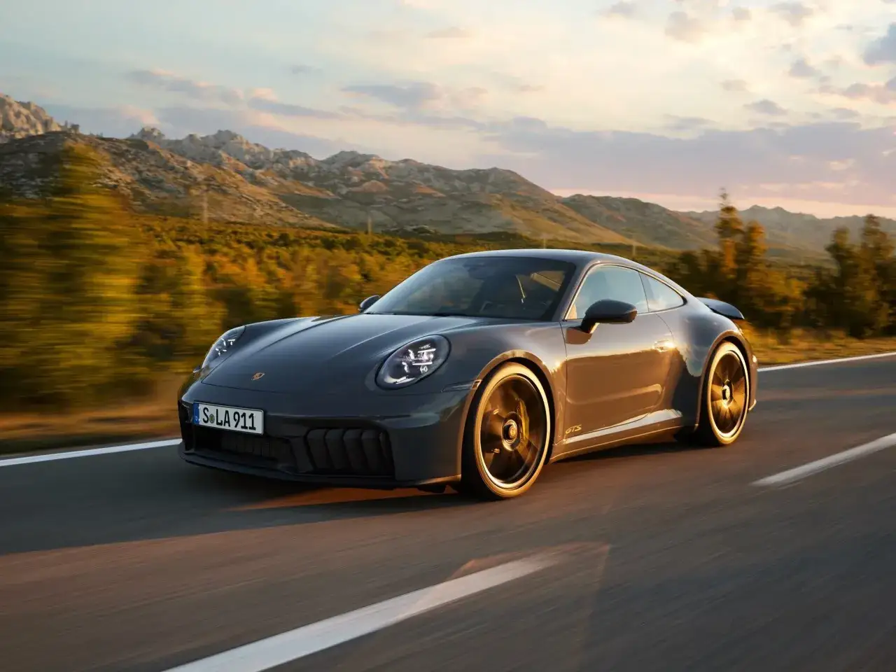 Zdjęcie Porsche 911 ile ma koni? Zaskakujące różnice w mocach silnika.