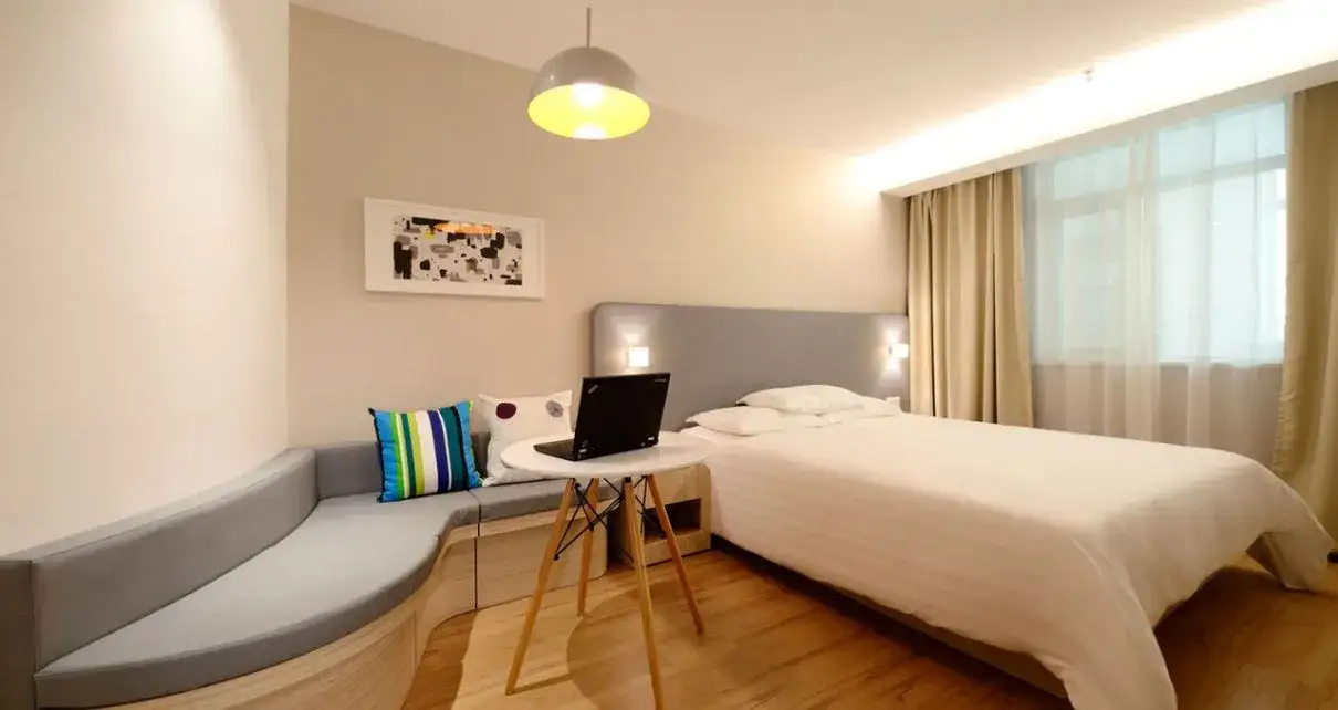 Zdjęcie Co to jest suita w hotelu? Odkryj jej zalety i różnice z pokojem