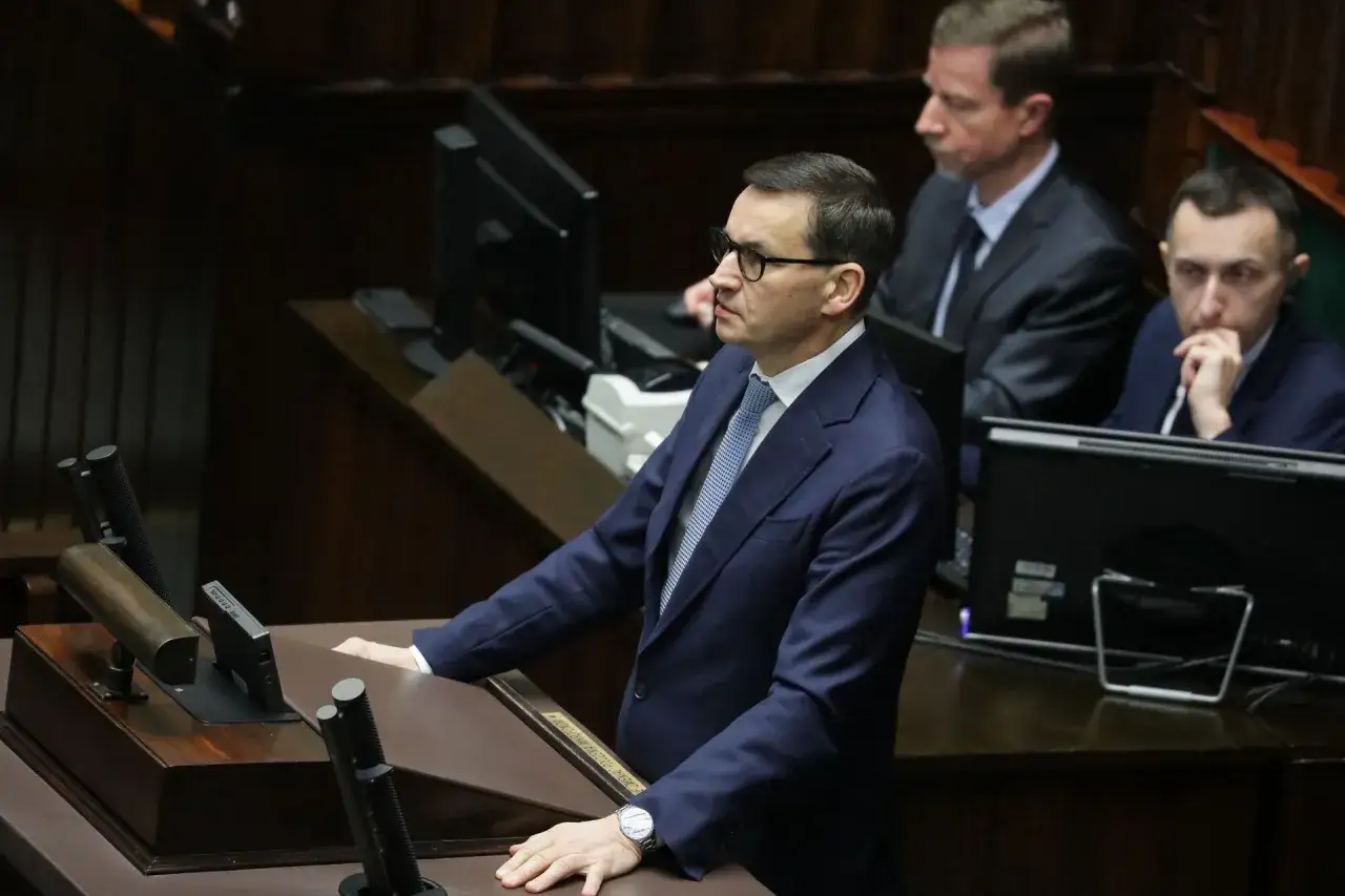Zdjęcie Ile zarabia Morawiecki? Zaskakujące szczegóły o jego wynagrodzeniu