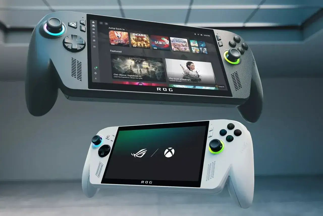 Dwa handheldy ROG, jeden szary, drugi biały, z logo Xbox na ekranie. Kiedy nowy Xbox pojawi się na rynku, gracze będą mogli zabrać swoje ulubione gry wszędzie.