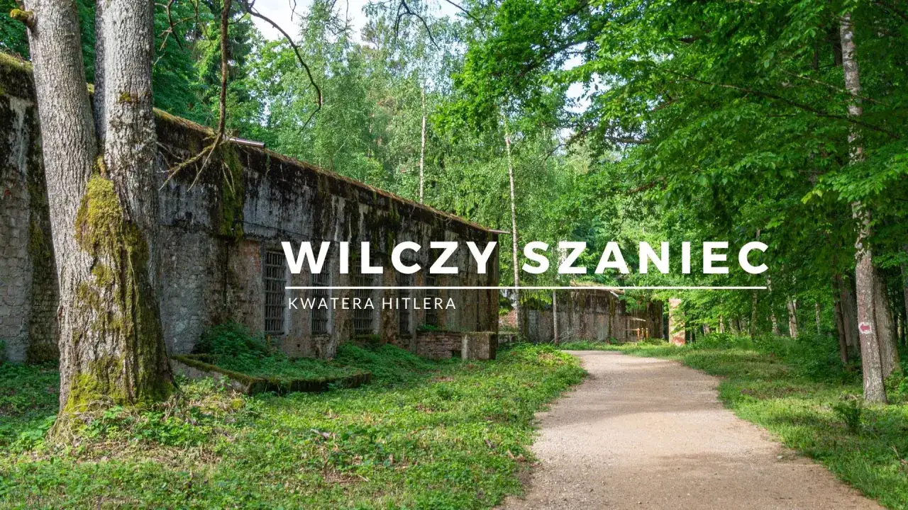Wilczy Szaniec, dawna kwatera Hitlera, to zarośnięte bunkry w lesie.