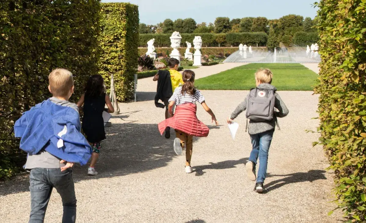 Kinder entdecken die Herrenh&auml;user G&auml;rten in Hannover