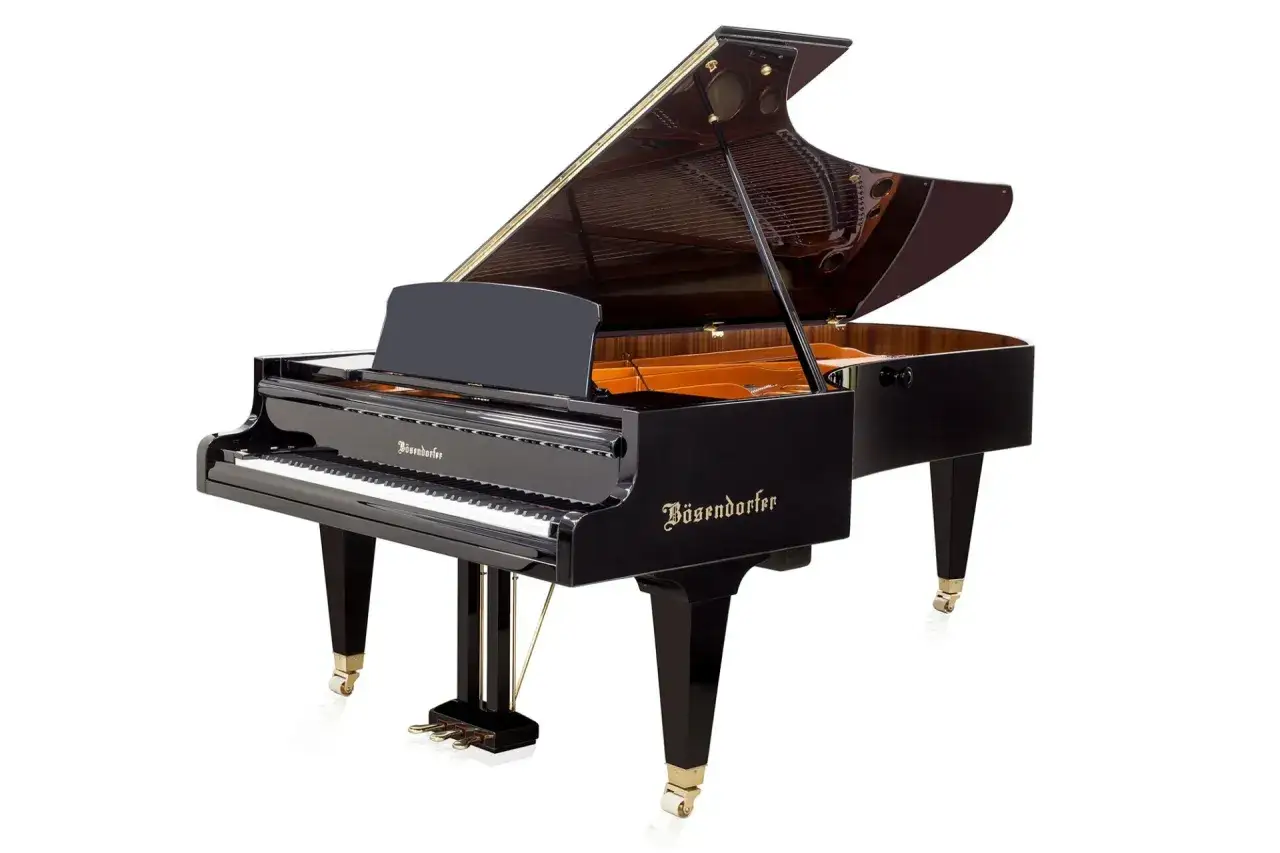Eleganckie, czarne pianino Bösendorfer z otwartą klapą. Poznaj jego wymiary i piękno.