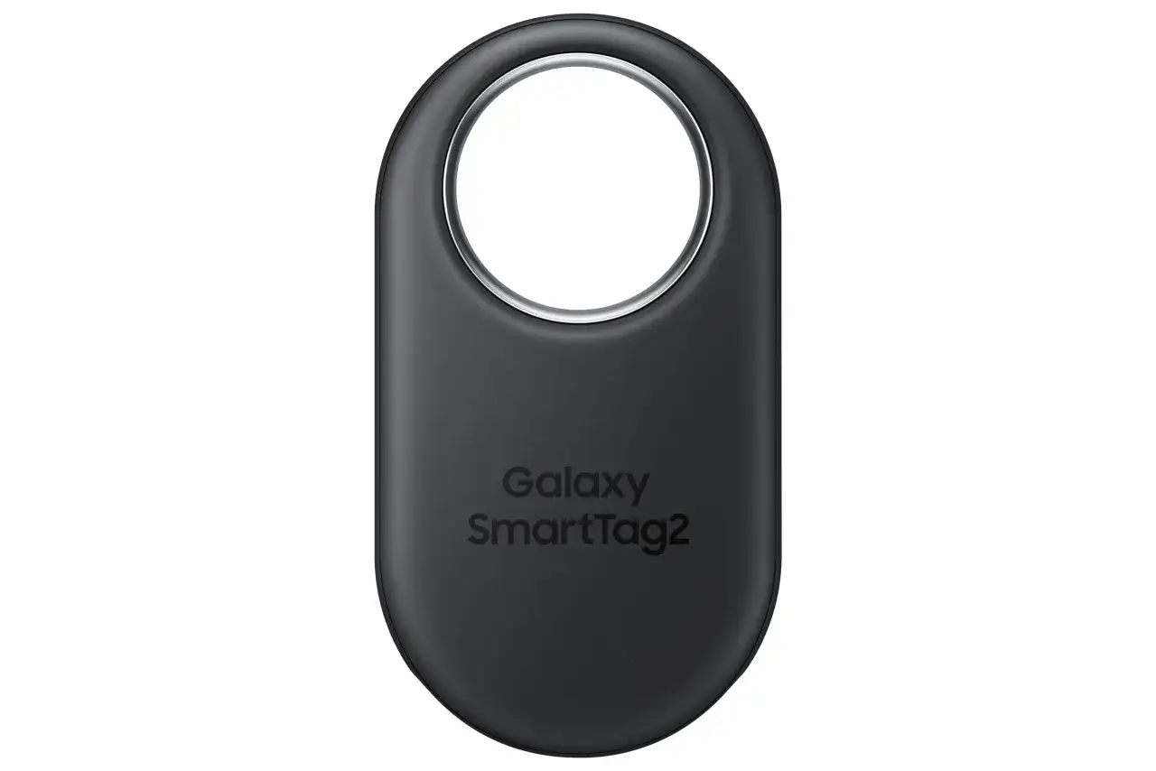 Czarny Galaxy SmartTag2 z otworem na brelok. Nigdy więcej nie zgubisz kluczy dzięki temu inteligentnemu lokalizatorowi.