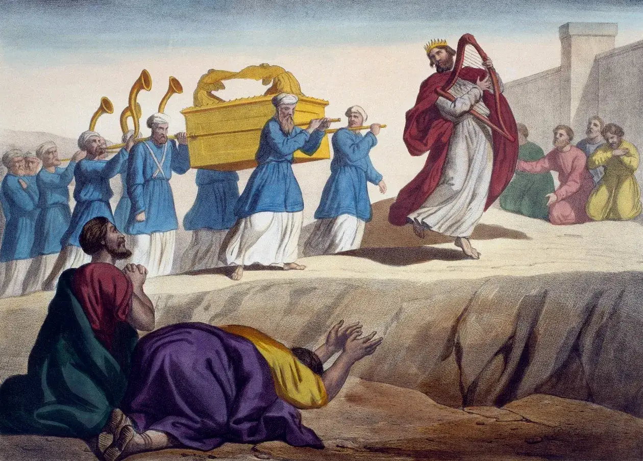 Dawid gra na harfie, gdy niesiona jest Arka Przymierza. Ludzie klęczą w pokłonie, jak w psalm 68.