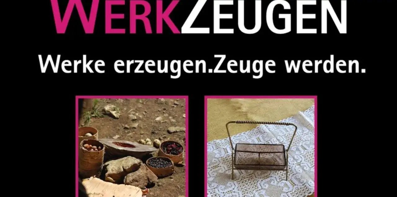 Werkzeuge der Steinzeit Grundschule: K&ouml;rbe mit Beeren und Steine neben einem Holzgef&auml;&szlig;. Daneben ein moderner Metallkorb.