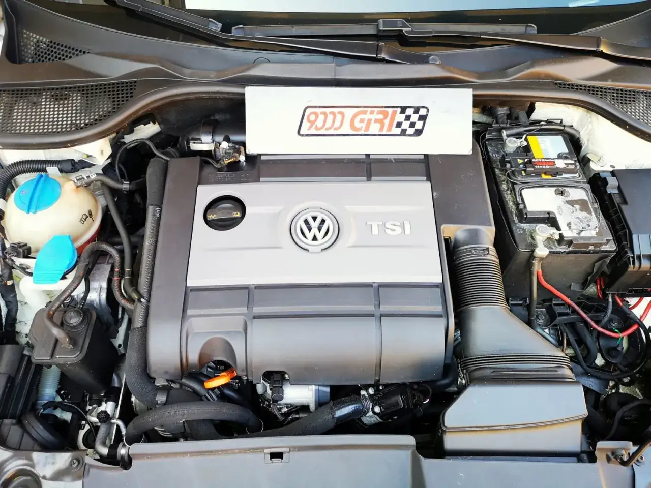 Il motore TSI della Volkswagen Scirocco, pronto per un nuovo viaggio.