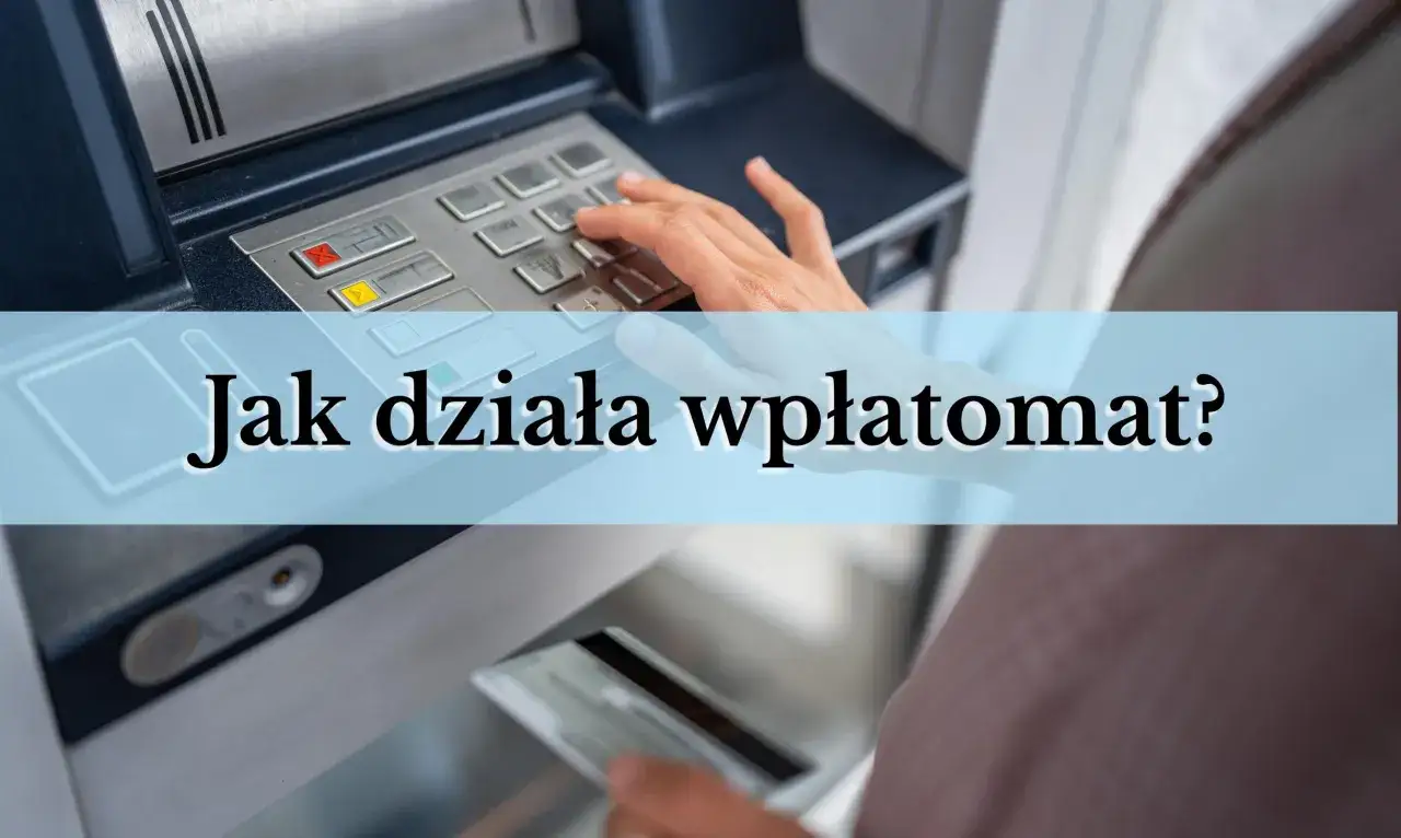 Ręka wprowadza dane do wpłatomatu, przygotowując wpłatę gotówki na własne konto.