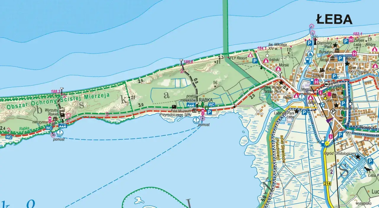 Mapa Słowińskiego Parku Narodowego z zaznaczonym obszarem ochrony ścisłej Mierzeja, miastem Łeba i licznymi atrakcjami turystycznymi.