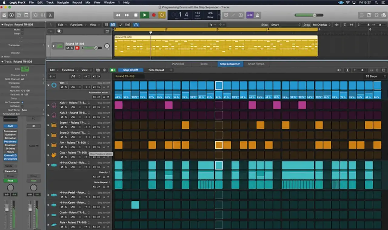 Ein Musikproduzent programmiert **drum loops** in Logic Pro X. Bunte Quadrate zeigen die rhythmischen Muster.